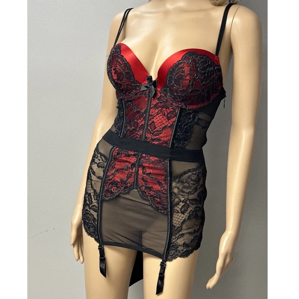 Victoria’s Secret Red and Black Lingerie Corset with Lace-Up Back - 34B - Picture 8 of 8